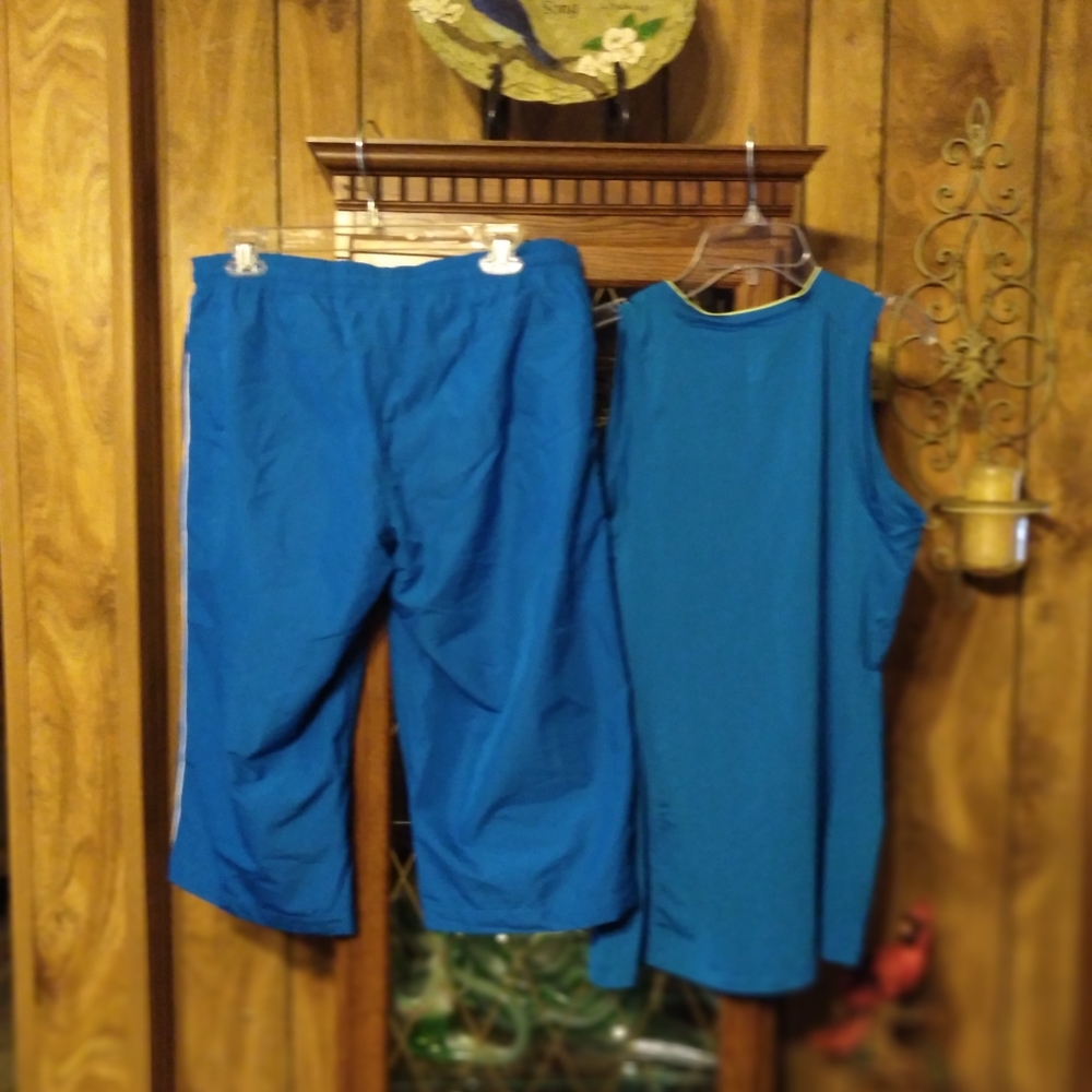 Nike top & Capri pants - Picture 2 of 5